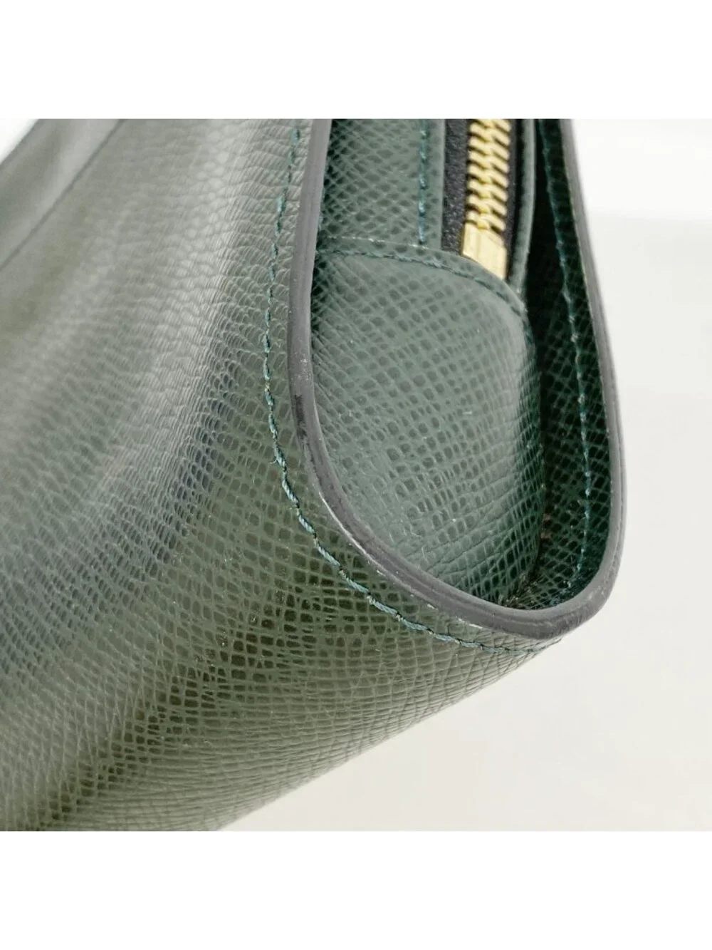 Louis Vuitton Clutch Taiga Baikal Epi